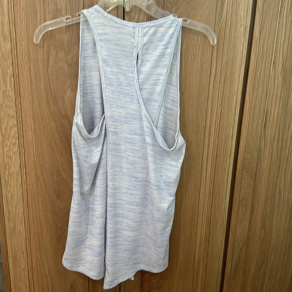 Women’s - Athleta Essence Tie Back Tank - Picture 3 of 5